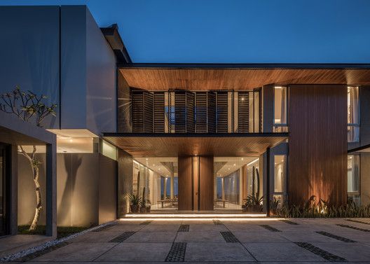 Gallery_of_ST_House___RUANGRONA__-_12.jpg